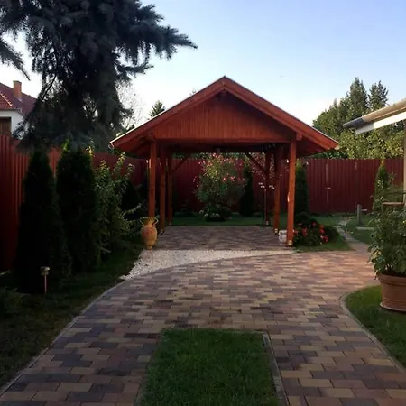 Garden Ingyenes Zárt Parkolóval Szeged